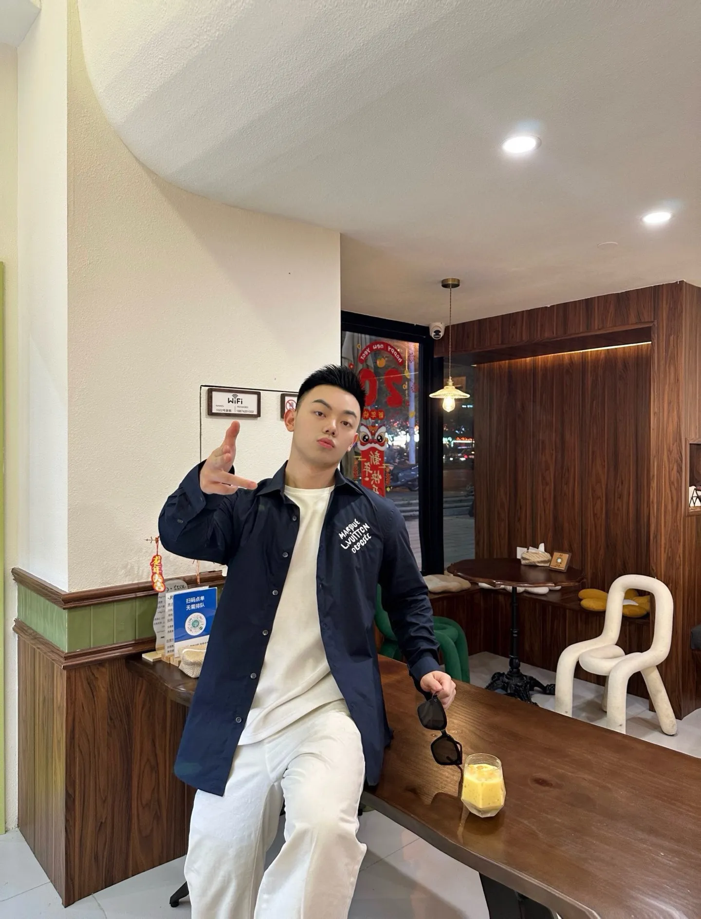 Louis Vuitton/Louis Vuitton 25ss embroidered letter logo shirt